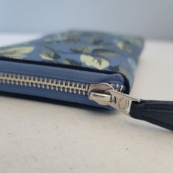 Coach Zip Wallet "EUC" - Picture 9 of 14